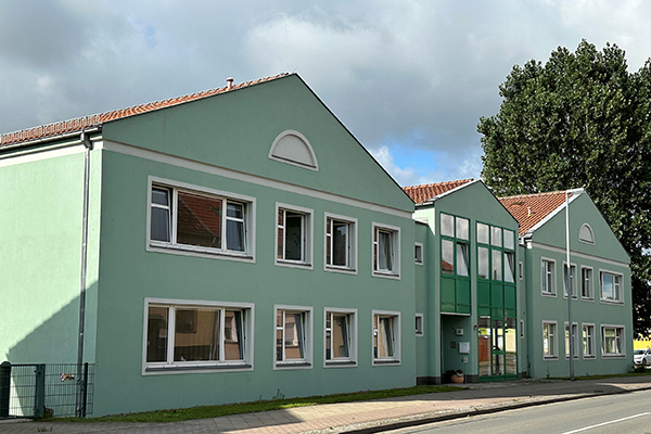 2023-08-Lenzener 03-Außenansicht-Website